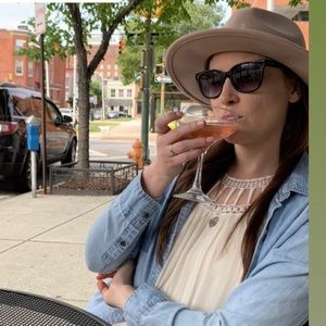 Meet your Posher, Carly